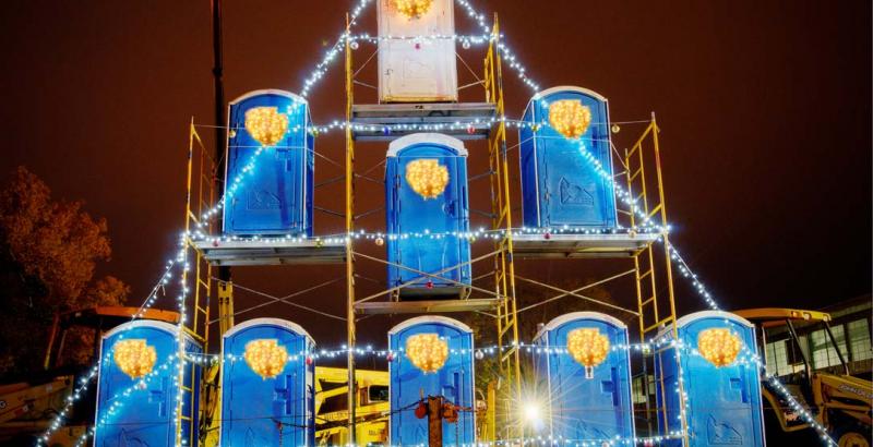 porta potty christmas tree