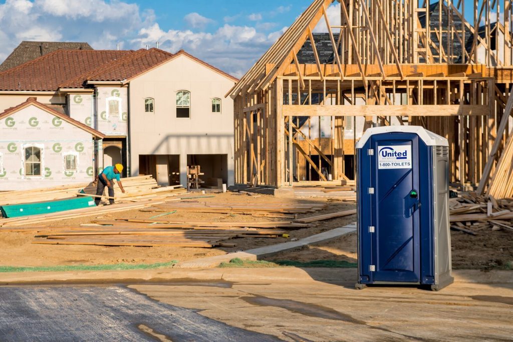 a construction site in dallas where several homes are in various stages of being built